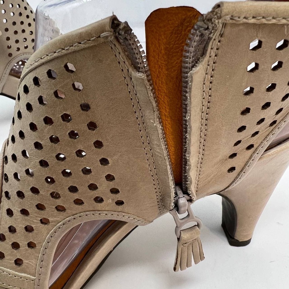 Tsubo Women's Cassius Cut Out Heels Size 6.5 Nude Color - Picture 9 of 16